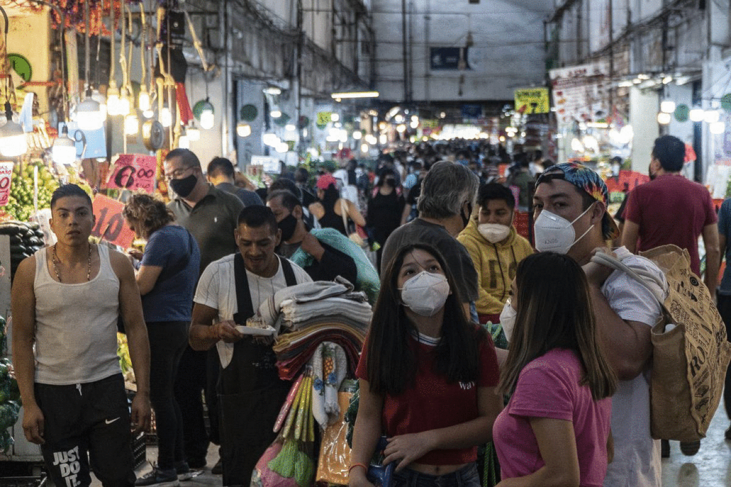 Interior de la central de abastos de Ciudad de México, uno de los puntos que más críticos de contagio.