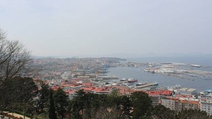 Panorámica del puerto desde el monte o Castro.