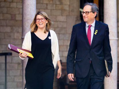 El presidente de la Generalitat, Quim Torra y la portavoz del Govern, Elsa Artadi, se dirigen a la reunión semanal del Govern este martes. 