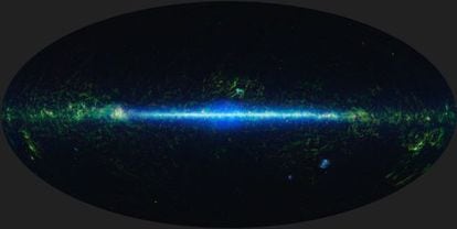Mapa de todo el cielo formado por un gran mosaico de imágenes tomadas en infrarrojo por el telescopio 'Wise'.
