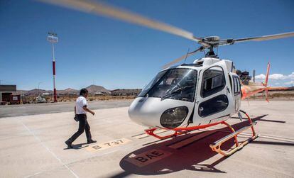 Evo Morales a punto de subir al helicóptero.