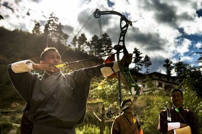 Competición de tiro con arco en Timbu, la capital de Bután.