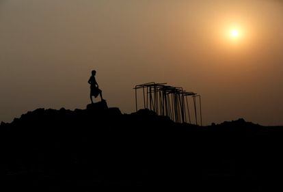 An Indian labourer is silhouetted as he works to build a bridge for the new railway in Janakpur, Nepal, June 4, 2017. REUTERS/Navesh Chitrakar SEARCH "CHITRAKAR RAILWAY" FOR THIS STORY. SEARCH "WIDER IMAGE" FOR ALL STORIES.