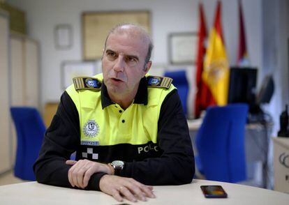 El inspector jefe de la Polic&iacute;a Municipal de Madrid Teodoro P&eacute;rez Garc&iacute;a, en su despacho.