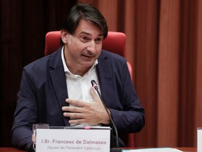 Francesc Dalmases, diputado de Junts, comparece en comisión para dar explicaciones por abroncar a una periodista.