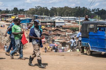 Los barrios informales como Kibera son un caldo de cultivo idóneo para la propagación de la bacteria causante de la tuberculosis: vive mucha gente y muy hacinada, en habitaciones sin ventilación.