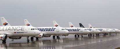 Aviones de Spanair parados en el aeropuerto de El Prat.