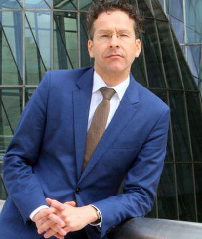 Dijsselbloem, el presidente del Eurogrupo, ante el Guggenheim en Bilbao