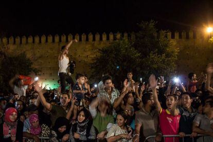 Seguidores del rapero marroqu&iacute; Muslim, durante el concierto celebrado el mi&eacute;rcoles 27 de mayo en Fez.