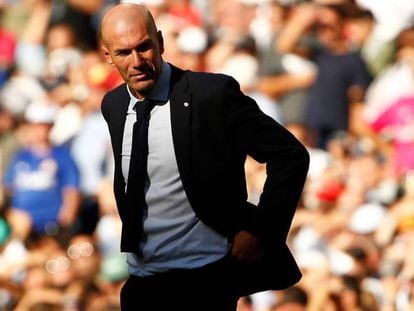 Zidane, durante el partido ante el Granada. En vídeo, declaraciones de Valverde.