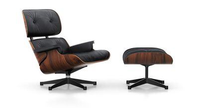 La inspiración de Charles Eames para desarrollar el Lounge Chair fueron los antiguos sillones de club inglés. Una versión más elegante, ligera y, sobre todo, cómoda. Precio: 7.870 euros.