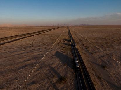 Imagen de archivo del tramo carretero en el que desaparecieron los migrantes colombianos, en Sonora (México).