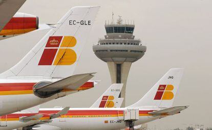 Aviones de Iberia, en la pista de Barajas.