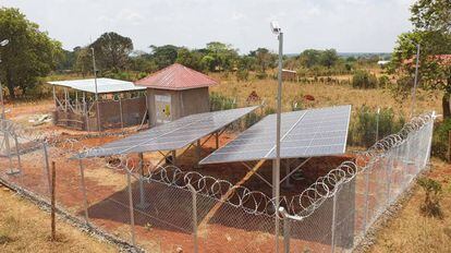 Proyecto de energía solar en una cooperativa de lácteos en Uganda.