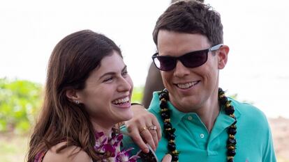 Alexandra Daddario y Jake Lacey, en