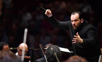 Andris Nelsons dirige a la Sinfónica de Boston en los Proms.