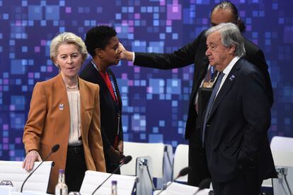 La presidenta de la Comisión Europea, Ursula von Der Leyen, y el secretario general de Naciones Unidas, Antonio Guterres, este jueves en la cumbre sobre IA en Bletchley.
