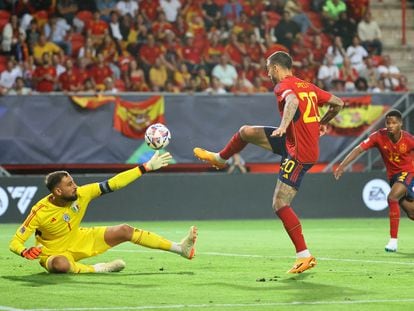 Joselu anota el gol de la victoria de España ante Italia en la semifinal de la Liga de las Naciones este jueves en Enschede, Países Bajos.