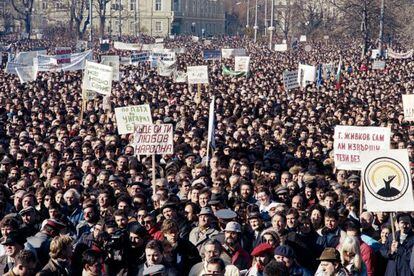Unas 50.000 personas se manifestaron el 18 de noviembre de 1989 en Sof&iacute;a por unas elecciones libres. 