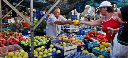 Mercado de frutas y verduras del municipio de Sineu en Mallorca, Baleares.
