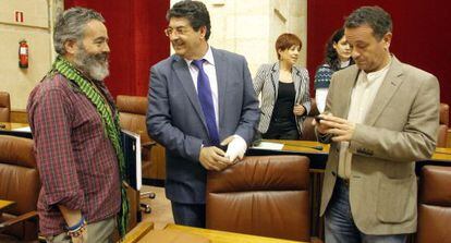 S&aacute;nchez Gordillo, Diego Valderas y Jos&eacute; Antonio Castro, en un pleno del Parlamento andaluz en mayo de 2012.