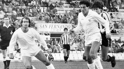 Francisco, con el balón, en un Sevilla FC - Athletic Club, el 12 de enero de 1986.