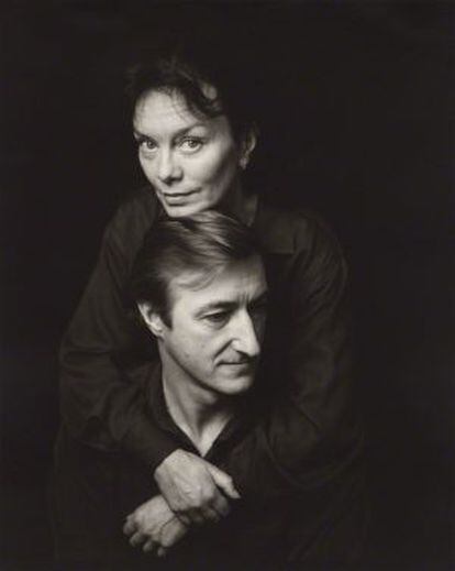 Julian Barnes y su mujer, Pat Kavanagh, fotografiados en 1991 por Jillian Edelstein. National Portrait Gallery.