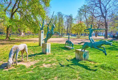 El grupo de esculturas ‘Los cuatro jinetes del Apocalipsis’, en el parque Indro Montanelli.