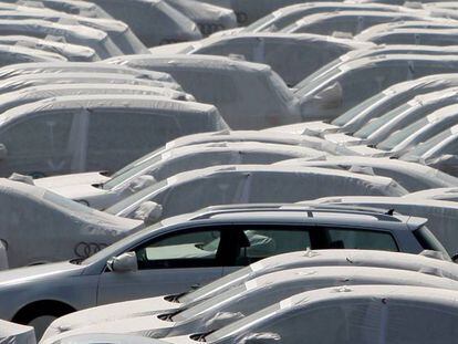 Autom&oacute;viles reci&eacute;n fabricados, listos para su entrega.