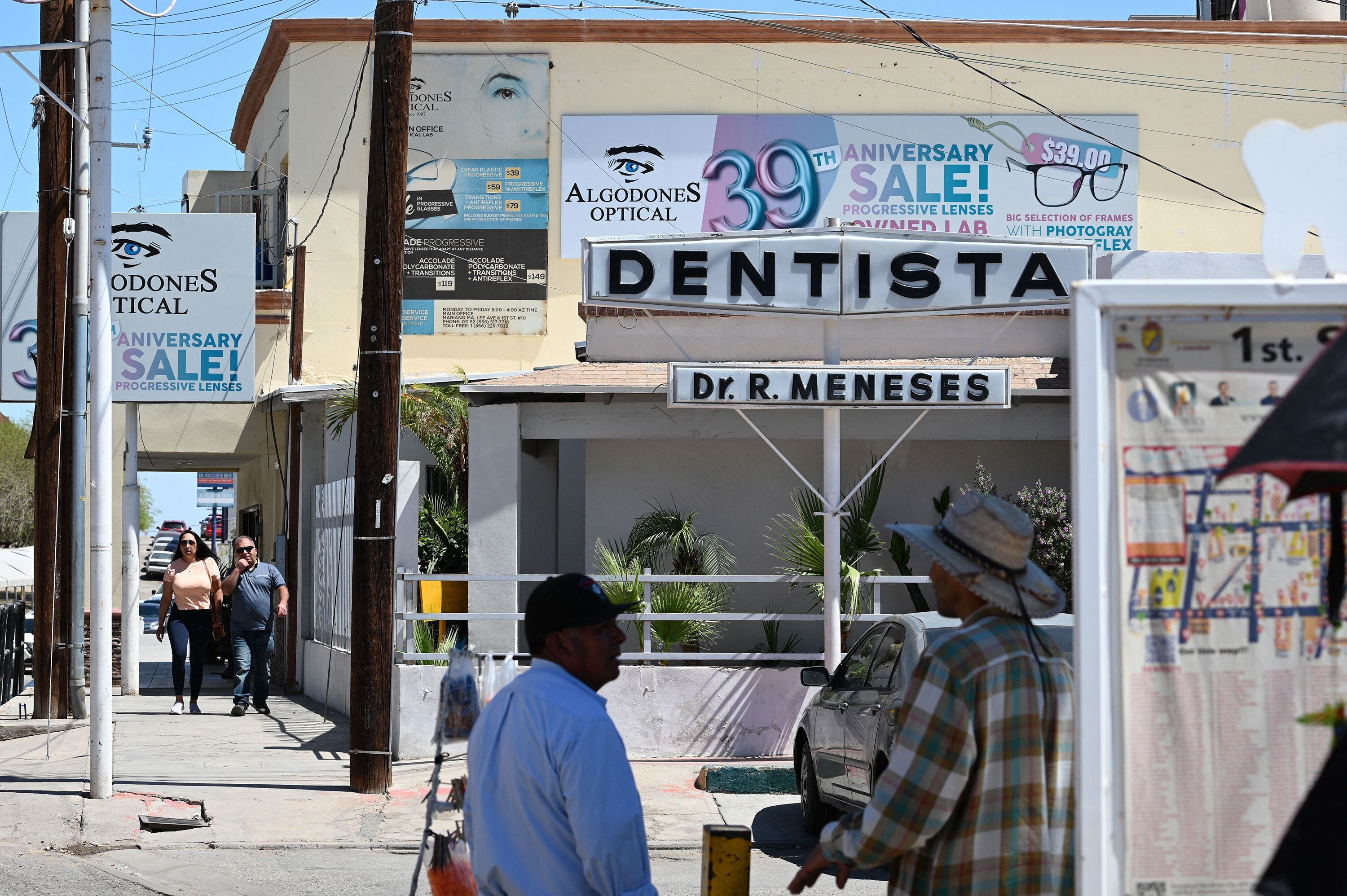 Clínicas dentales y oftalmológicas en Los Algodones (Estado de Baja California), en abril de este año.