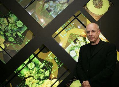 Brian Eno, ante su instalación en Barcelona.