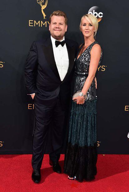 James Corden y Julia Carey.