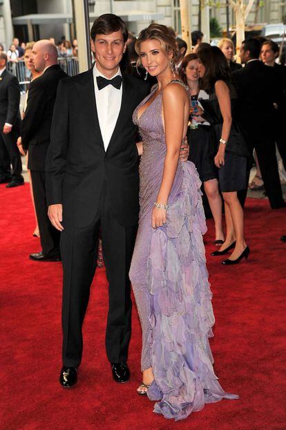 Jared Kushner e Ivanka Trump en la gala de 2010 Ella, con un Atelier Versace.