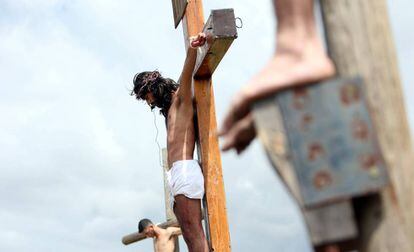 Representación de la crucifixión de Jesuscristo en Líbano, la pasada semana santa.