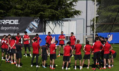 Los jugadores de Atlético durante el entrenamiento. 