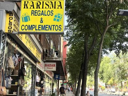 Comercios del Paseo de Extremadura, Madrid. 