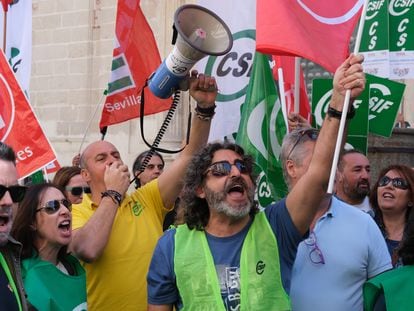 Concentración de sindicatos médicos en defensa de la atención primaria la semana pasada en Sevilla.