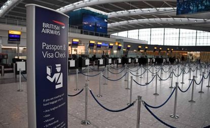 Recepción de British Airways (IAG) vacía en la terminal 5 del aeropuerto de Heathrow, en Londres.