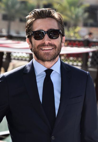 <strong>Quién es.</strong> El actor californiano Jake Gyllenhaal, 36 años, conocido por películas como 'Brokeback mountain', acaba de estrenar junto a Naomi Watts 'Demolición'.
<strong>Por qué nos gusta su estilo.</strong> Las alfombras rojas son bastante soporíferas en materia de moda masculina, pero Gyllenhaal siempre interesa por algún motivo. Es un guapo oficial, pero nunca parece un figurín de catálogo. Revalida el título desde hace varias temporadas del único modo posible: haciendo que no se le pueda toser.