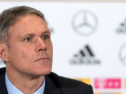 Marco van Basten, el 14 de noviembre, en una rueda de prensa de la FIFA sobre el VAR.