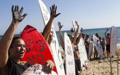 Concentraci&oacute;n en junio pasado en la playa de Can Pere Antoni, en Palma de Mallorca, contra los sondeos. 