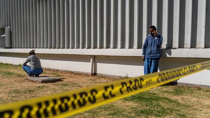 Pacientes enfermos de coronavirus al exterior de la zona de confinamiento del Centro de Aislamiento Voluntario (CAV), al sur de Ciudad de México.
