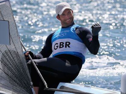 Ben Ainslie celebra su nuevo triunfo. 