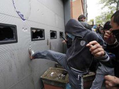 Ataque a la sede del ministerio del interior en Odessa  para exigir la liberaci&oacute;n de los prorrusos detenidos