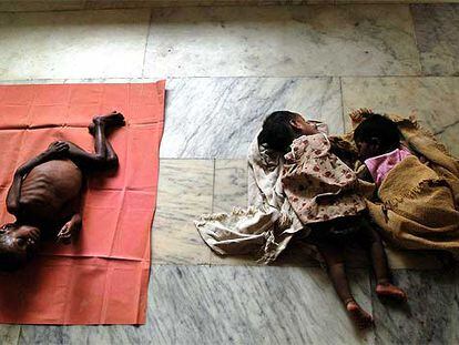 Niños seropositivos en un orfanato de Madrás (India).