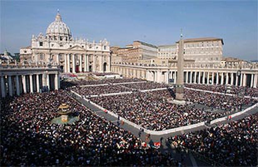 Largo Escriva De Balaguer 11 Roma La plaza de San Pedro en Roma, durante la ceremonia de canonización de