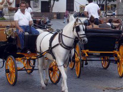 Dos coches de caballos, en Sevilla.