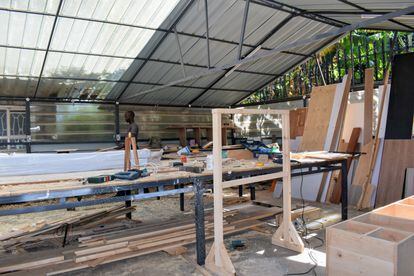 El taller donde se imparten los cursos de carpintería gratuitos de Lynk.