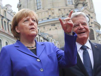 Angela Merkel junto al presidente alem&aacute;n, Joachim Gauk, el pasado 3 de octubre.