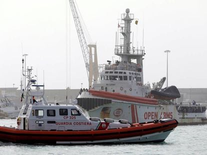 El vaixell de l'ONG Proactiva Open Arms, al port de Pozzallo (Itàlia).